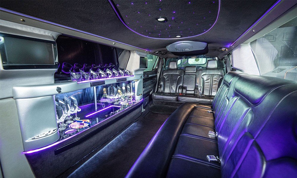 Date Night Done Right: Why Couples in Phoenix, Arizona Choose Private Chauffeur Service for Romantic Evenings and Special Occasions
