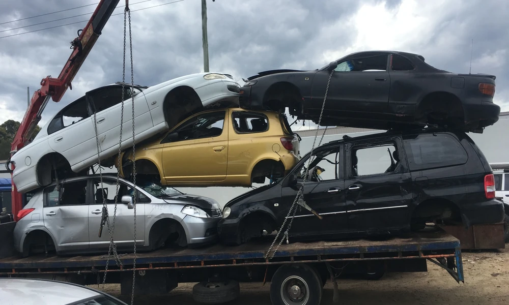 How to Get Cash for an Old Car Through Junk Car Disposal