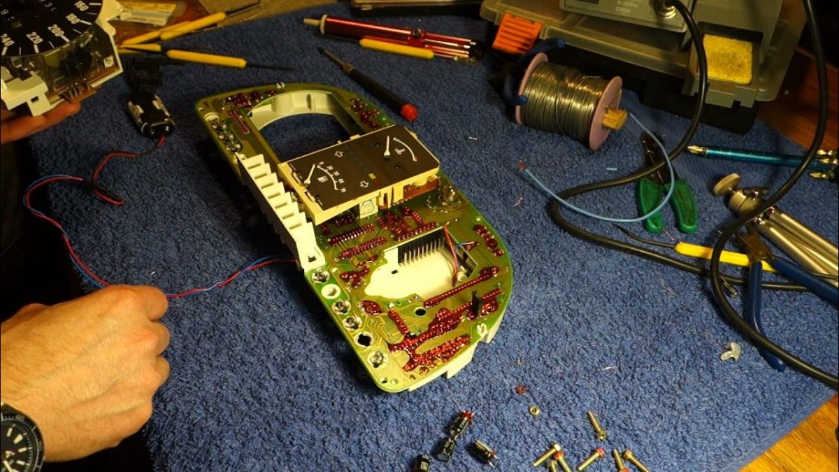 No More Leaking Batteries: Restoring BMW E28, E24, and E23 Instrument Clusters with Mod-ing